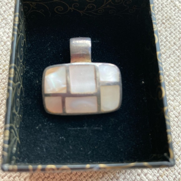 Vintage sterling silver and mother of pearl pendant - Picture 2 of 5